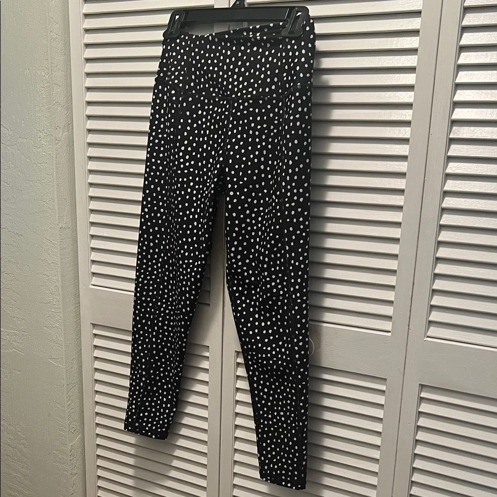#1126=Chic Black and White Polka Dot Leggings - Picture 1 of 5